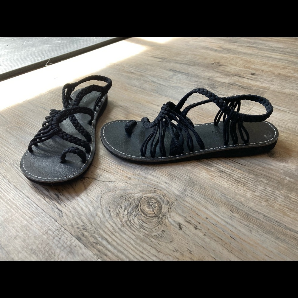 Plaka Sandals